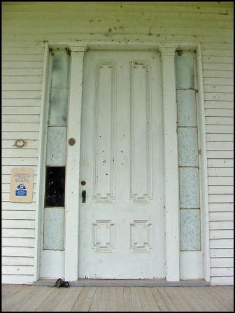 Paint analysis of exterior doors revealed that they were originally grained in imitation of quarter-sawn oak